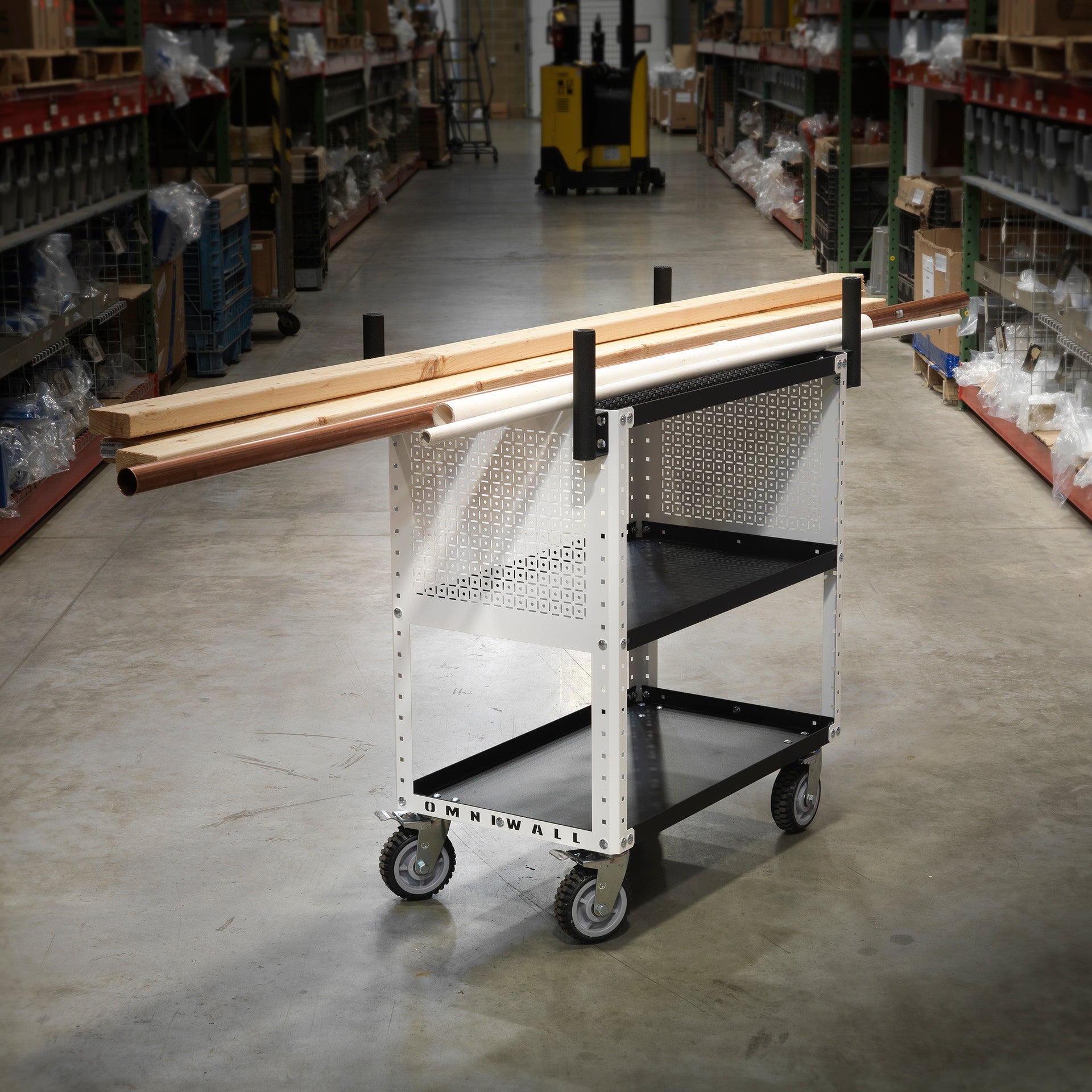 Heavy-Duty OmniCart Base Series vertical handle detail
